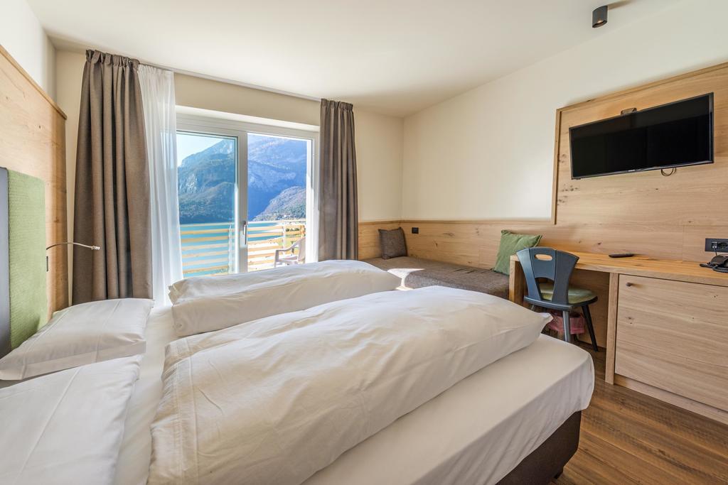 Hotel Fontanella Molveno Exteriör bild